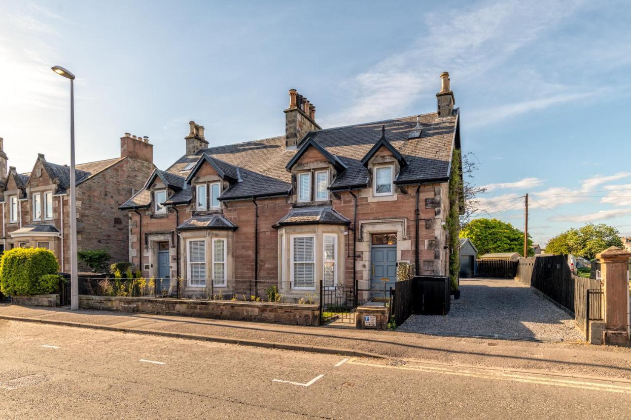 Luxury Inverness Central Apartment Private Parking Luaran gambar