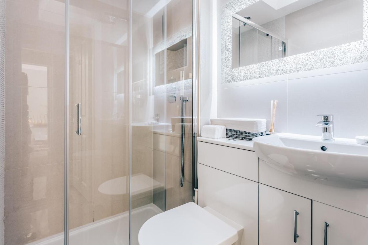 Luxury Inverness Central Apartment Private Parking Luaran gambar