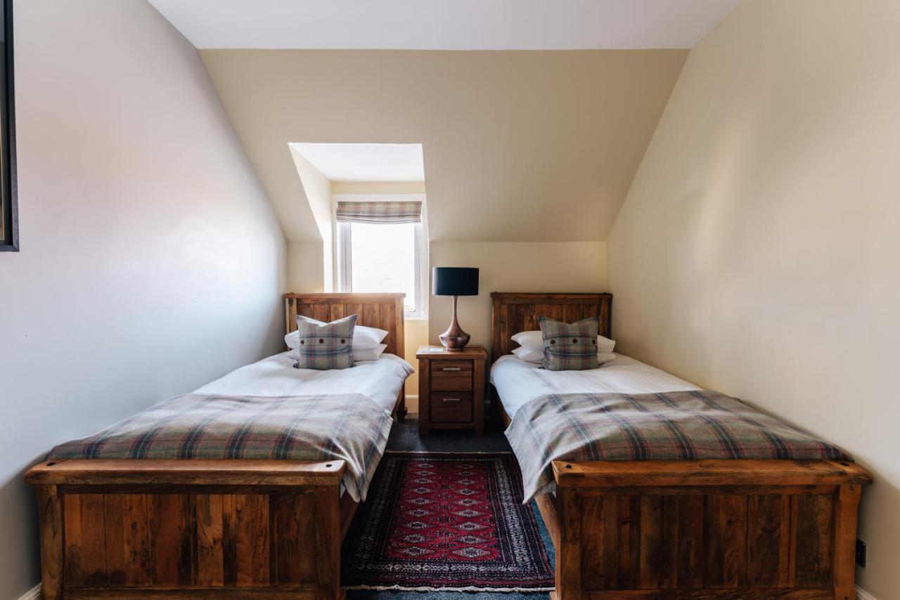Luxury Inverness Central Apartment Private Parking Luaran gambar